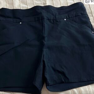 Black casual stretch shorts